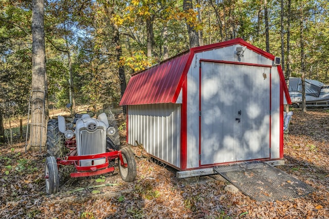 view of outbuilding