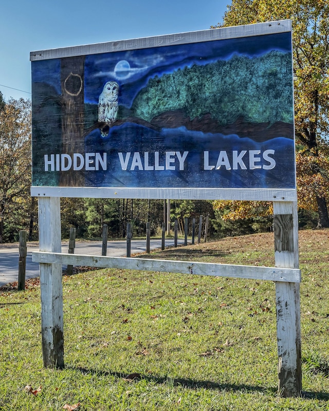 community / neighborhood sign with a yard