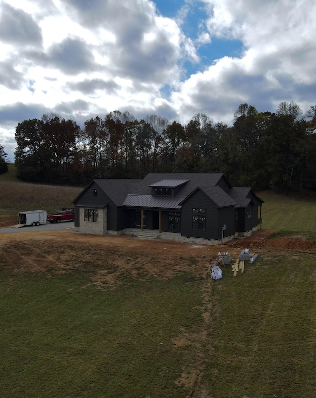 948 Hidden River Rd, Rock Island, TN 38581 - view of front facade featuring driveway and a front yard