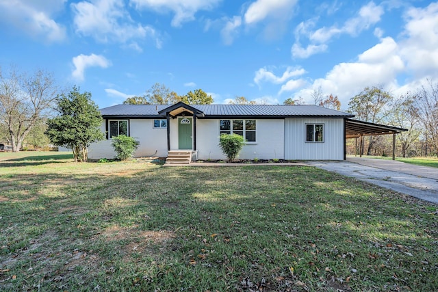 ranch-style home featuring a front lawn and a carport