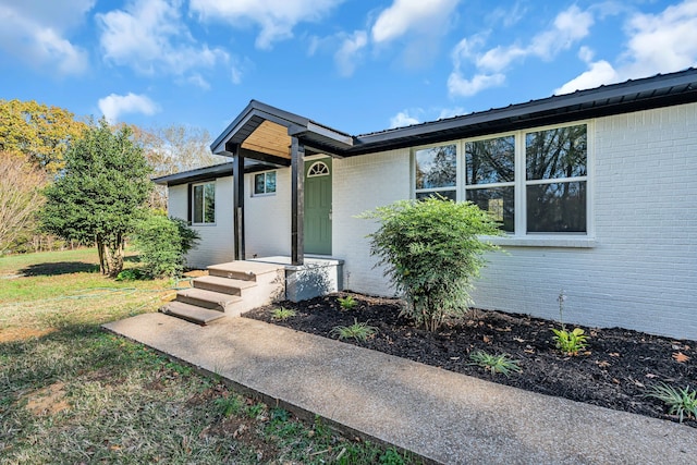 ranch-style house with a front yard