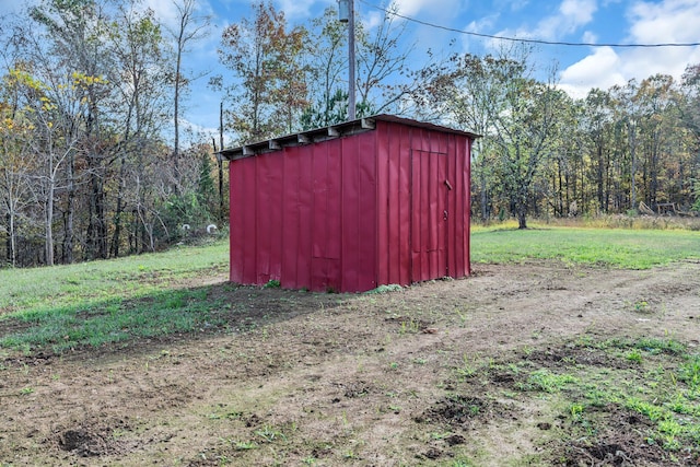 view of outdoor structure with a yard