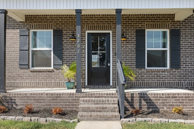 entrance to property featuring a porch