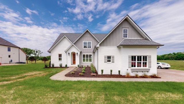 view of front of house with a front lawn