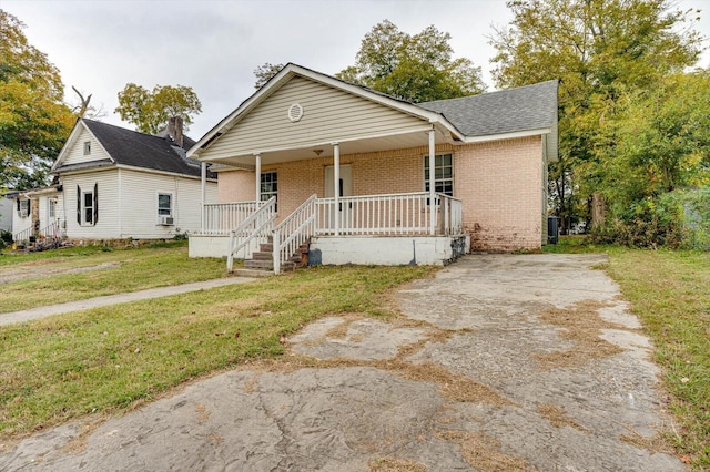 view of front facade with a front yard and a porch