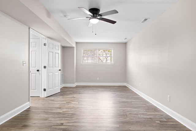 unfurnished room with light hardwood / wood-style floors and ceiling fan