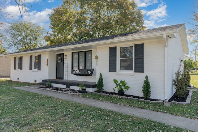 single story home with a front lawn