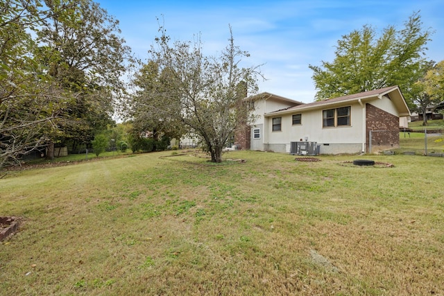 view of yard featuring central AC unit