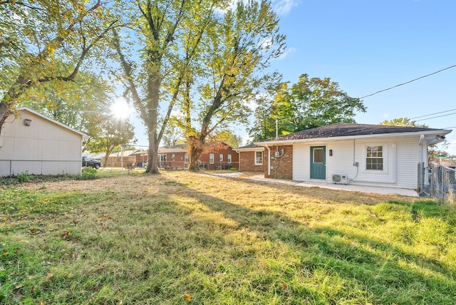 view of yard featuring a patio area