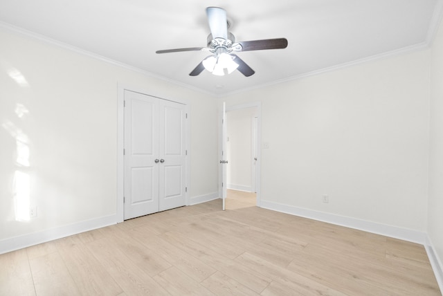 unfurnished bedroom with light hardwood / wood-style floors, crown molding, a closet, and ceiling fan