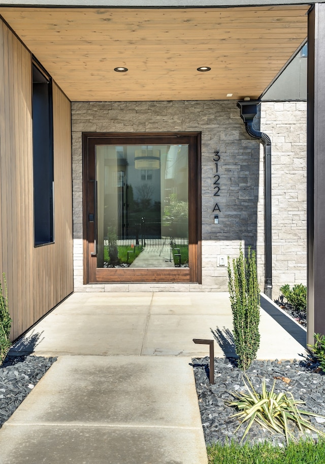 entrance to property featuring a patio