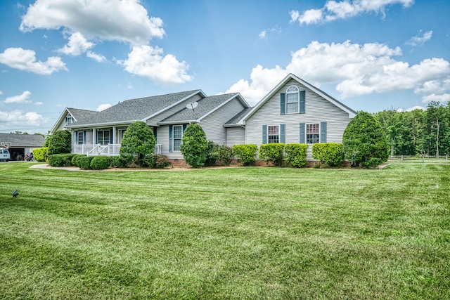 view of front of house featuring a front yard