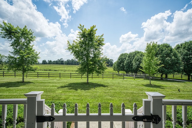 view of yard featuring a rural view