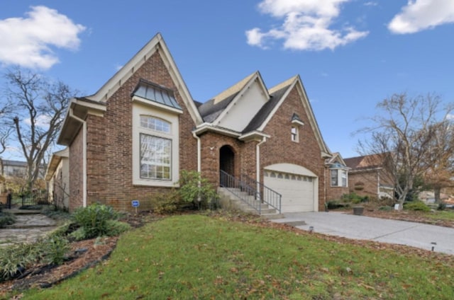 view of front of property with a front yard