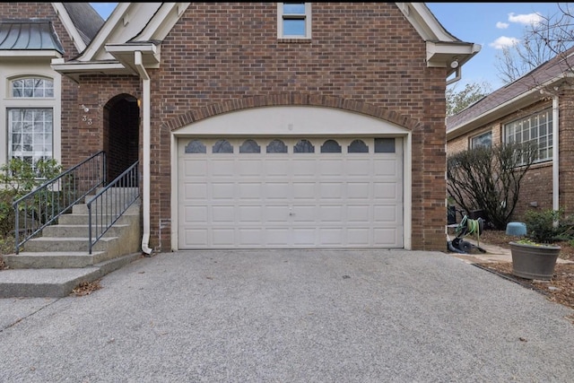 view of front property featuring a garage