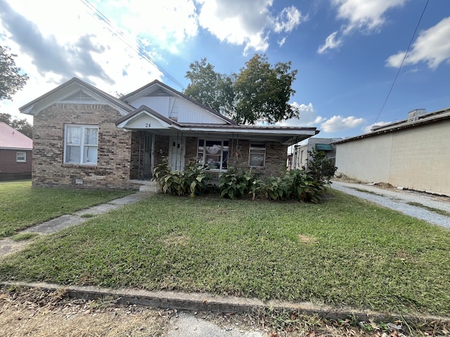 view of front of house with a porch and a front lawn