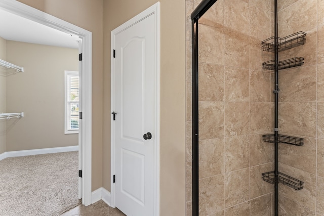 bathroom featuring a tile shower