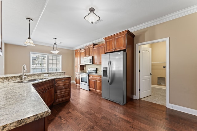 kitchen with appliances with stainless steel finishes, sink, pendant lighting, dark wood-type flooring, and crown molding