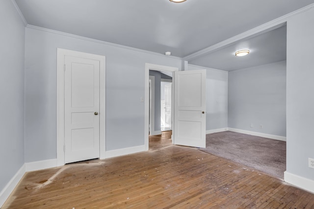 unfurnished room with crown molding and hardwood / wood-style floors