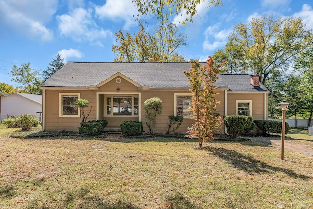 single story home with a front lawn