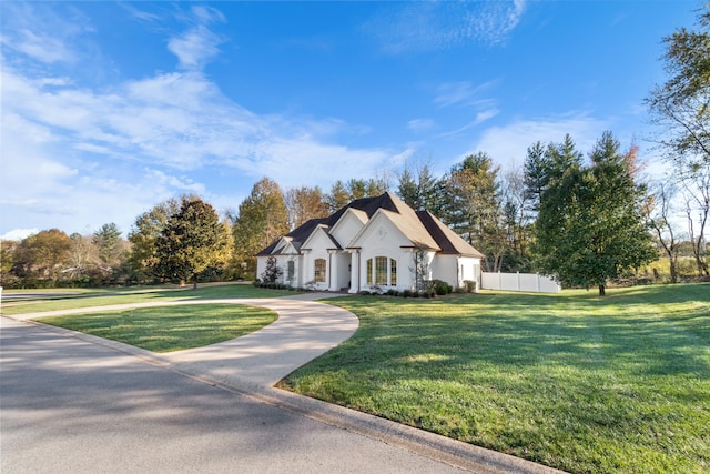 view of front of house featuring a front lawn