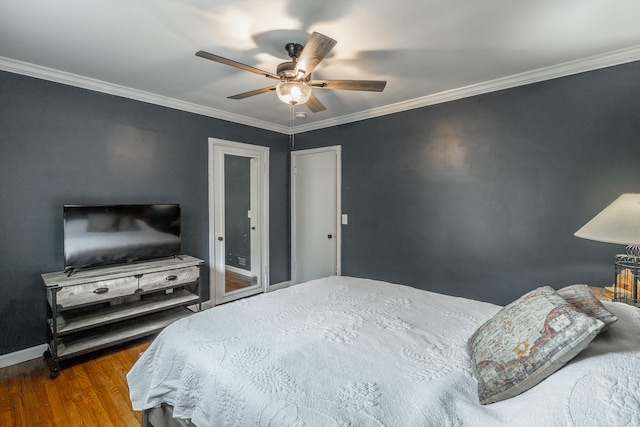 bedroom with dark hardwood / wood-style flooring, crown molding, and ceiling fan