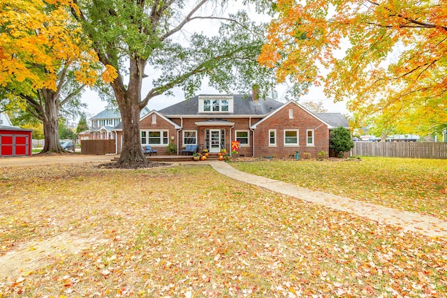 view of front facade with a front lawn