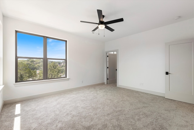 carpeted empty room featuring ceiling fan