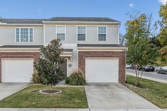 view of front of property featuring a front yard and a garage