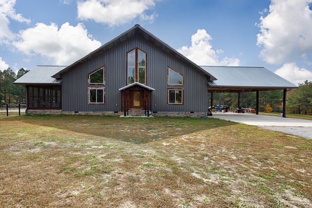 modern inspired farmhouse featuring a carport and a front lawn