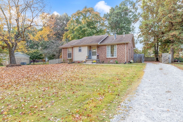 ranch-style home featuring a front lawn