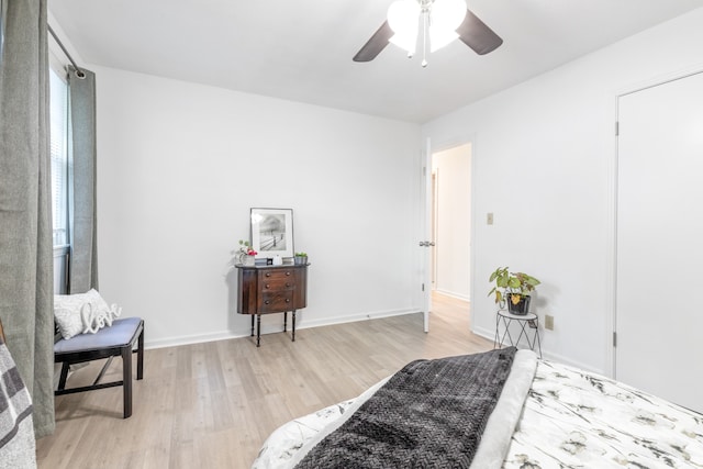 living area featuring light hardwood / wood-style flooring and ceiling fan