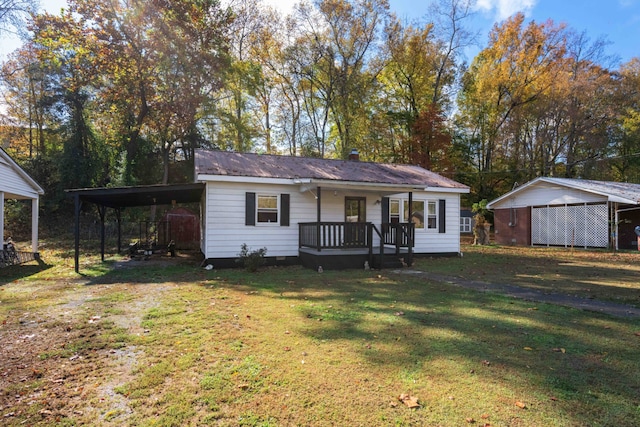 view of front facade featuring a carport and a front yard