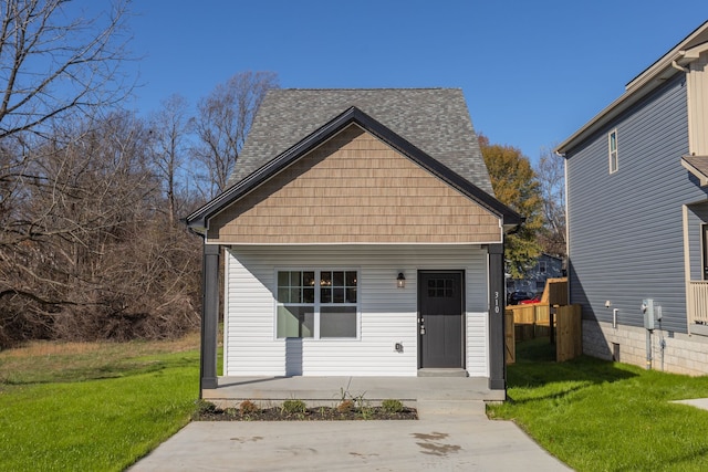 view of front of property with a front lawn and covered porch