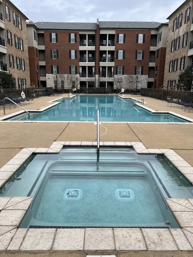 view of swimming pool