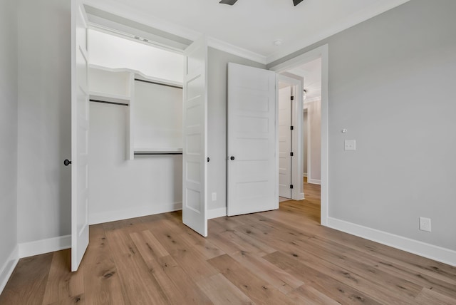 unfurnished bedroom with light hardwood / wood-style floors, ceiling fan, and crown molding