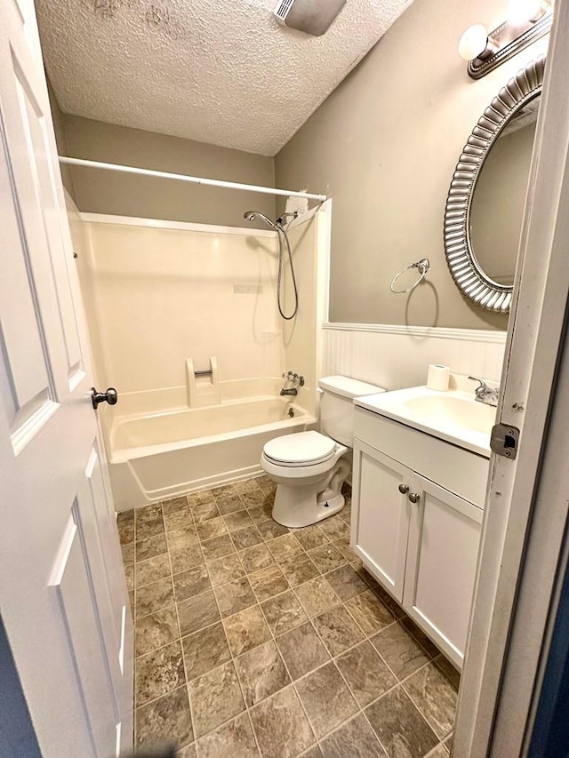 286 Nichols Rd, Pembroke, KY 42266 - bathroom featuring bathtub / shower combination, vanity, a textured ceiling, toilet, and wainscoting
