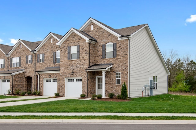 view of front of house featuring a front lawn and a garage