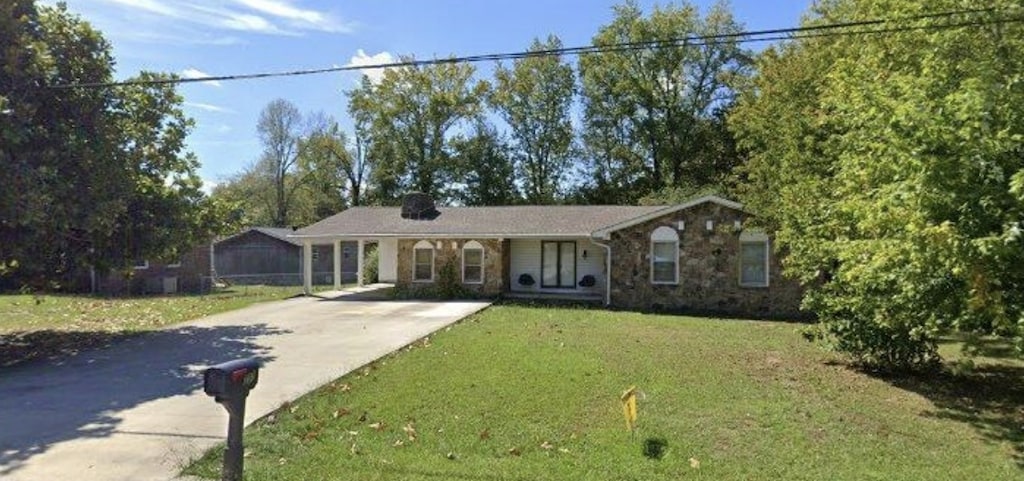 ranch-style home with a front lawn