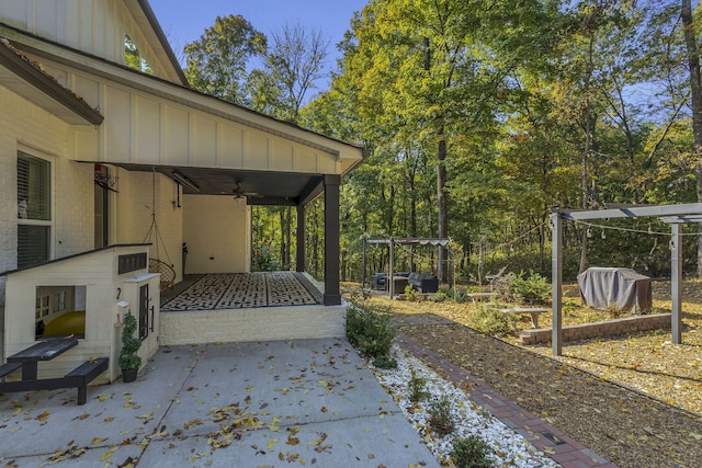 view of patio featuring ceiling fan