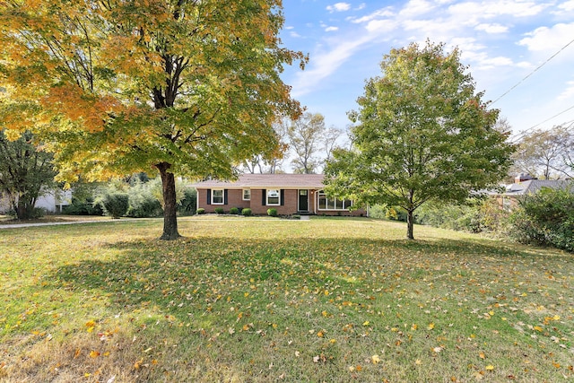 single story home with a front yard