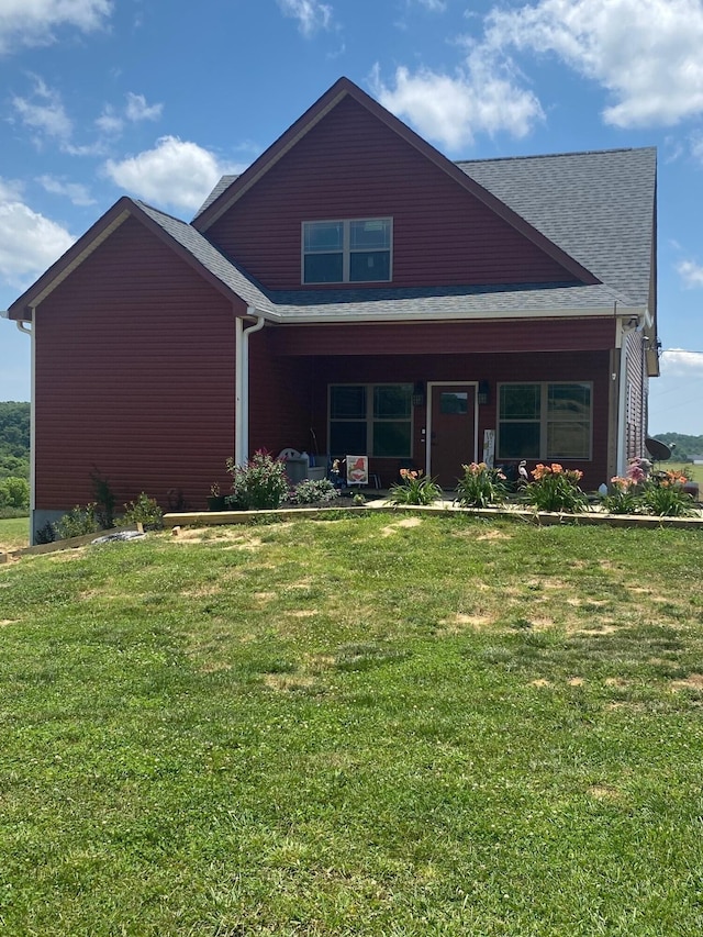 view of front of home featuring a front yard