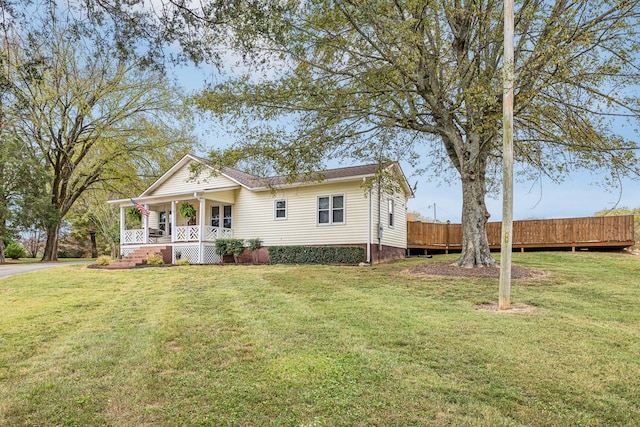 view of front facade with covered porch and a front yard