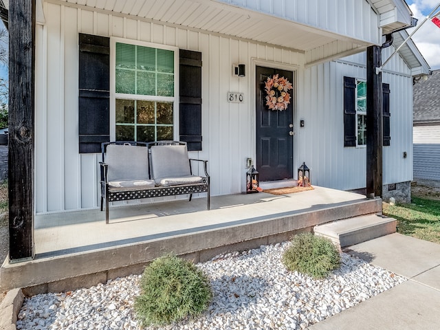 entrance to property featuring covered porch