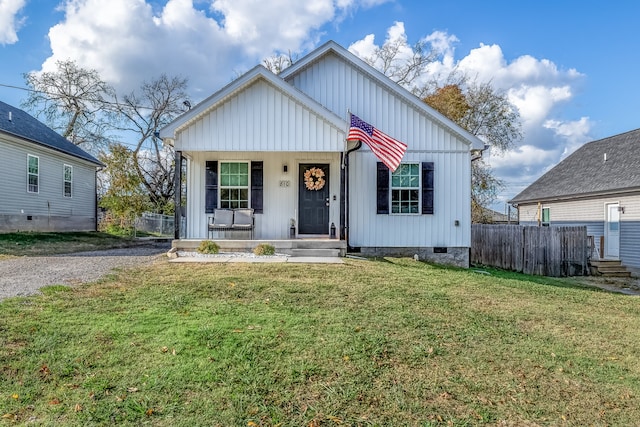 view of front facade with a front yard