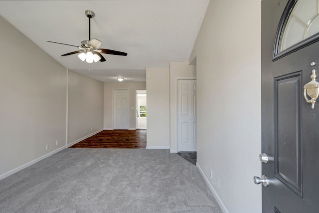 carpeted foyer featuring ceiling fan