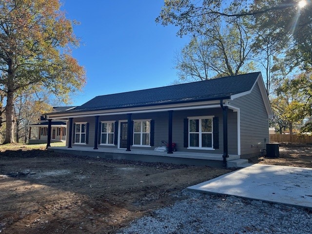 view of front of home with covered porch