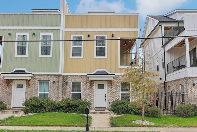 904 N Maple St, Murfreesboro, TN 37130 - view of townhome / multi-family property