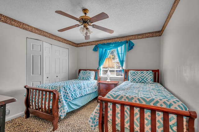 bedroom with a textured ceiling, a closet, and ceiling fan