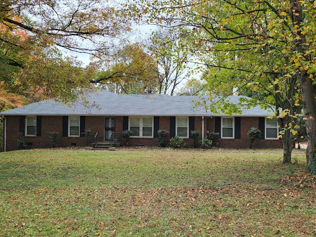 ranch-style house featuring a front yard